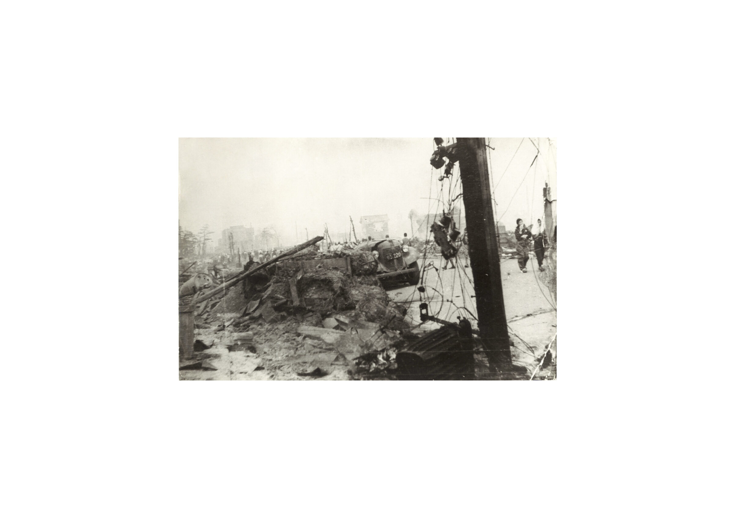 8月2日朝長岡駅前から大手通りの廃墟をのぞむ